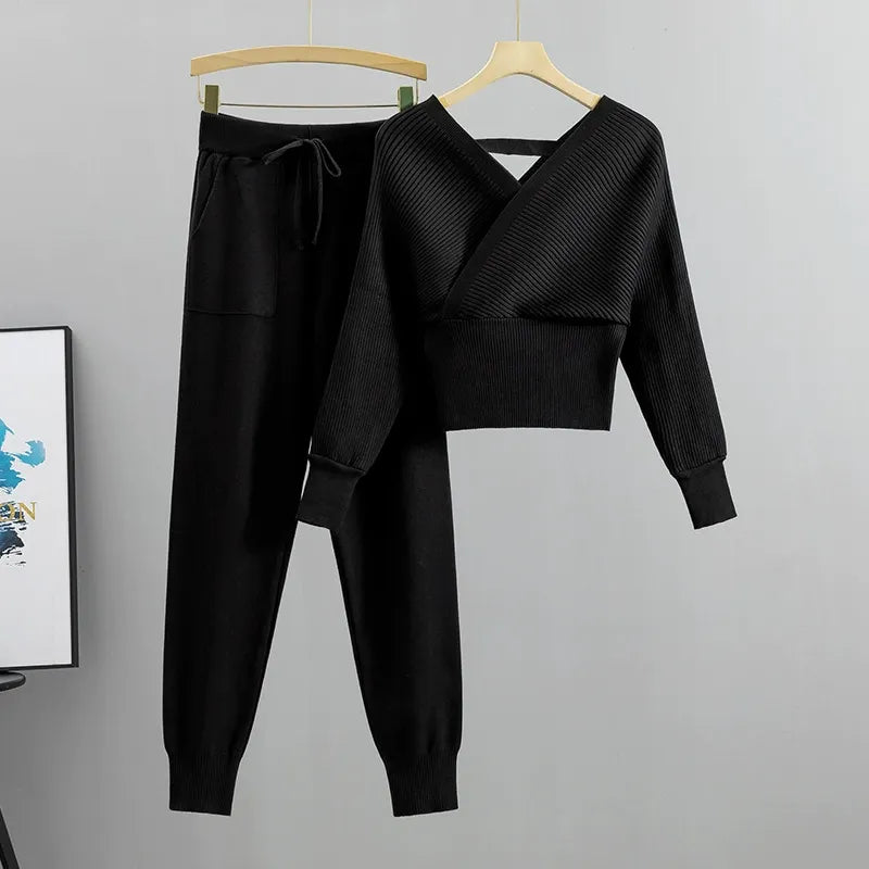 Damset – Ribbstickad Omlottopp Kort Modell – Taperade Joggers med Dragsko