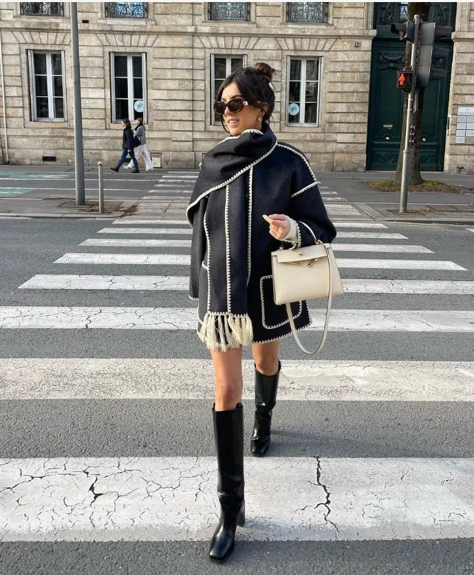 Damkappa i ull – Oversized passform – Knäppning – Matchande halsduk – Fickor