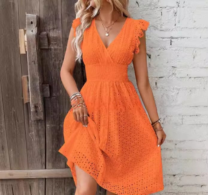 Damklänning midi – A-linjeformad – Broderie anglaise – Omlottliv – Resårmidja