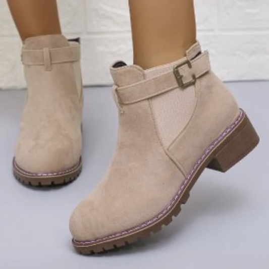 Dam Ankelboots – Mockakänsla – Spänne – Resårpanel – Räfflad Sula
