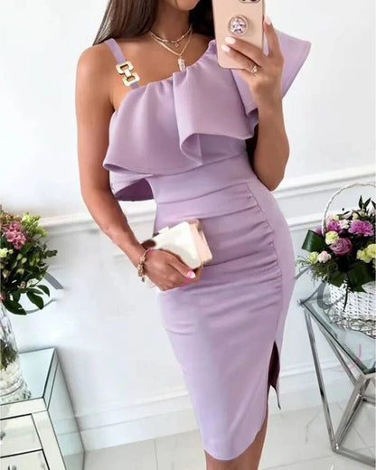 Damklänning – Slim Fit – Satinkänsla – Volangdetalj – Slits – Markerade Axelband