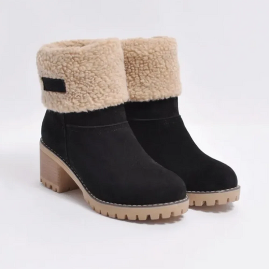 Dam Ankelboots – Suedetextur – Fårskinnsfoder – Vikbar Kant – Stabil Klack – Mönstrad Sula