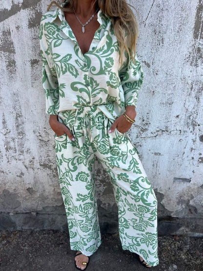 Damset med blus och vida byxor – avslappnad passform – blommigt mönster – bomullsblandning – knappar – dragsko i midjan