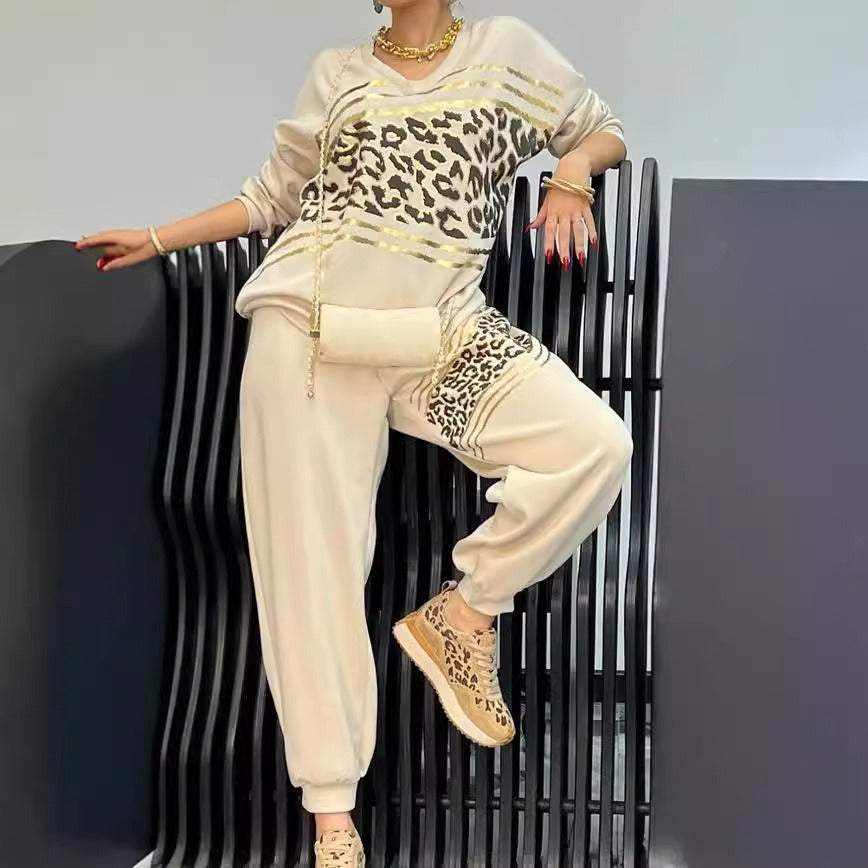 Damset med sweatshirt och byxa – Avslappnad passform – Leopardmönster – Metallisk detalj
