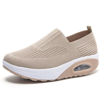 Slip-on komfortsneakers för kvinnor - ventilerande meshdesign - platåsula
