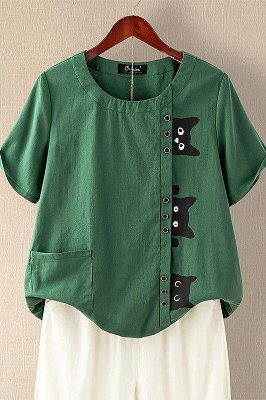 Dam T-shirt – Avslappnad Passform – Mjuk Trikå – Kattryck – Dekorativa Knappar