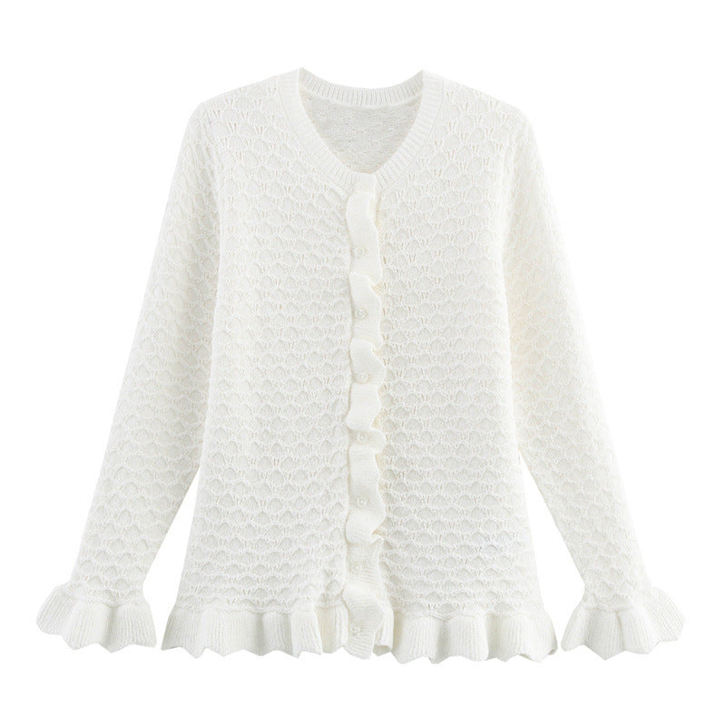 Damtröja med rund hals – Knappar framtill – Volangkant – Hålstickning – Långärmad