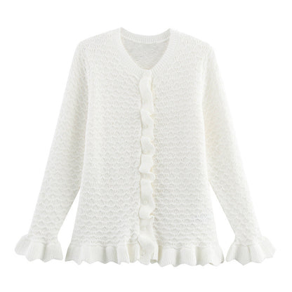 Damtröja med rund hals – Knappar framtill – Volangkant – Hålstickning – Långärmad
