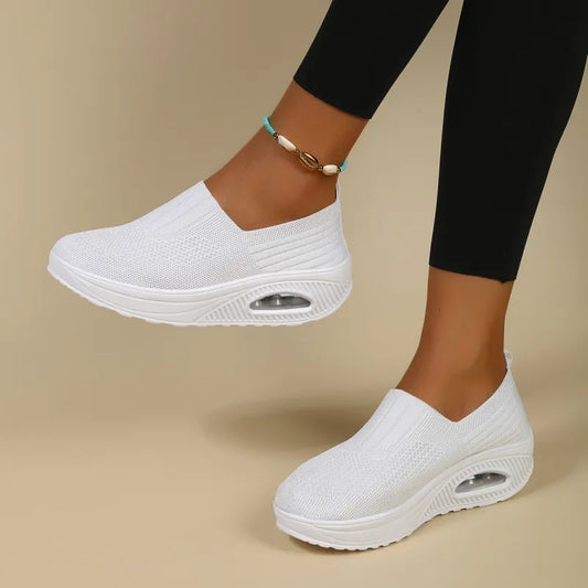 Slip-on komfortsneakers för kvinnor - ventilerande meshdesign - platåsula
